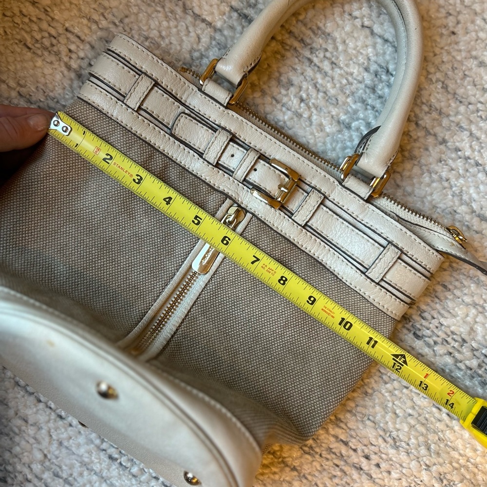 Michael Kors Retired Kingsbury Leather Small Bucket Bag with Handles - Picture 12 of 17